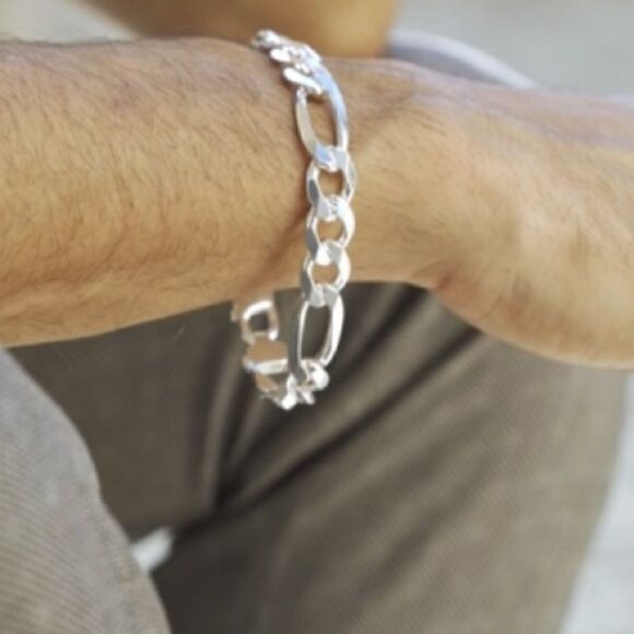 Large Solid Sterling Figaro Chain Link Bracelet
See description - Picture 4 of 6